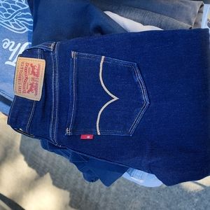 Levi Skinny Jeans size 25